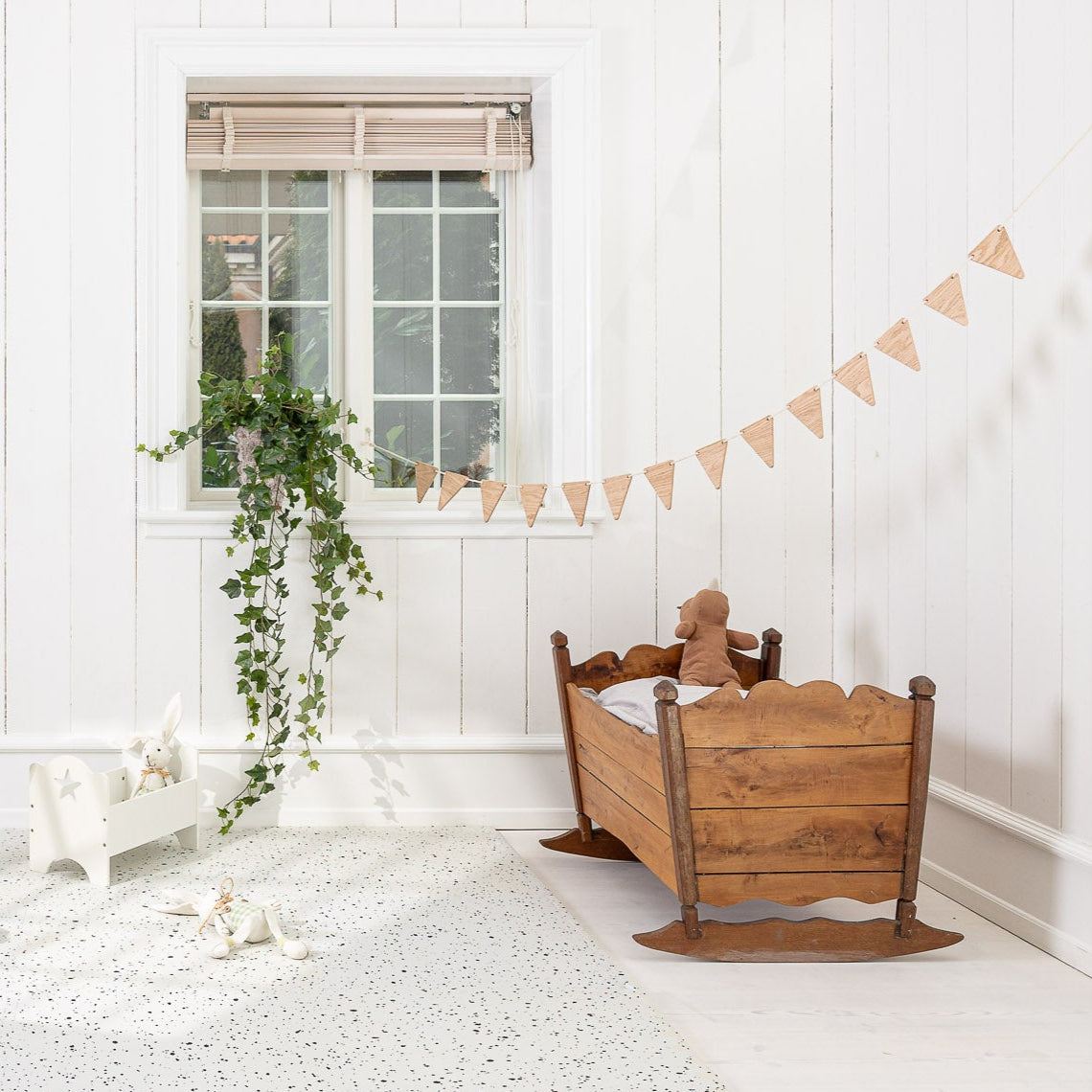 Oak Wood Flag Garland